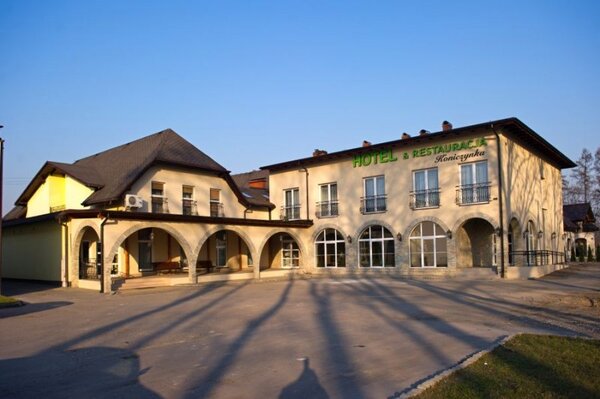 Hotel, Restauracja "Koniczynka" S. C. Powiększ: